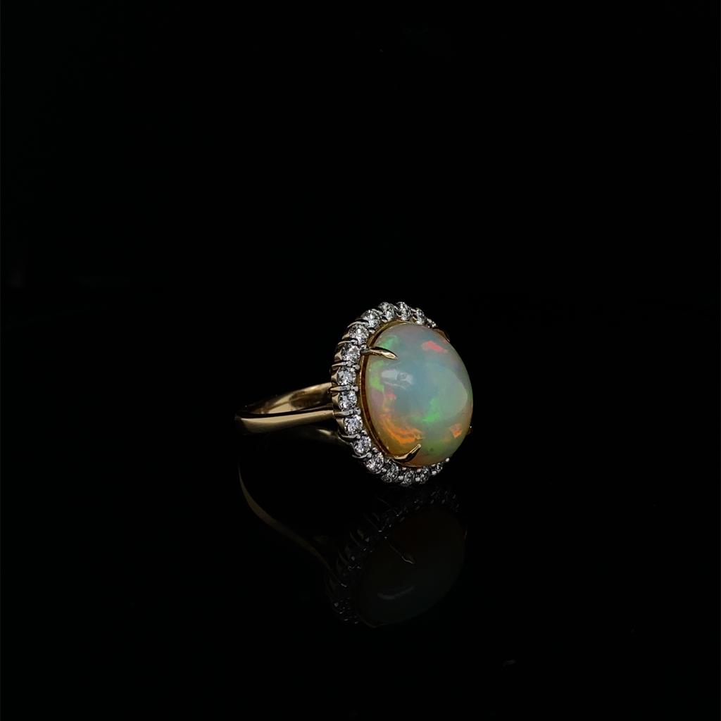 Opal and Diamond Ring in 18kt Yellow Gold