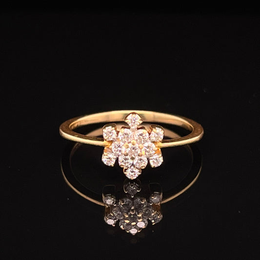 18 kt Yellow Gold Flower Pattern Ring with Diamonds