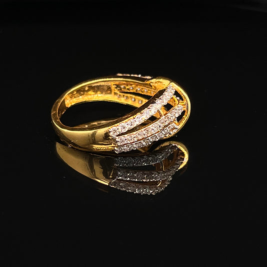 18 kt Yellow Gold 3 Line Fashion Ring with Diamonds