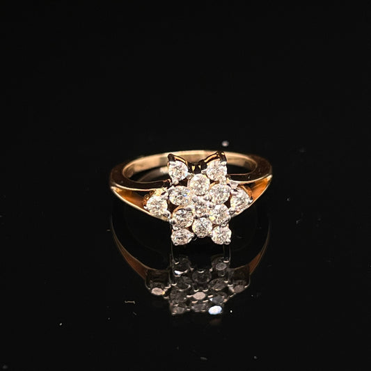 18 kt Yellow Gold Gapped Flower Cluster Fashion Diamond Ring