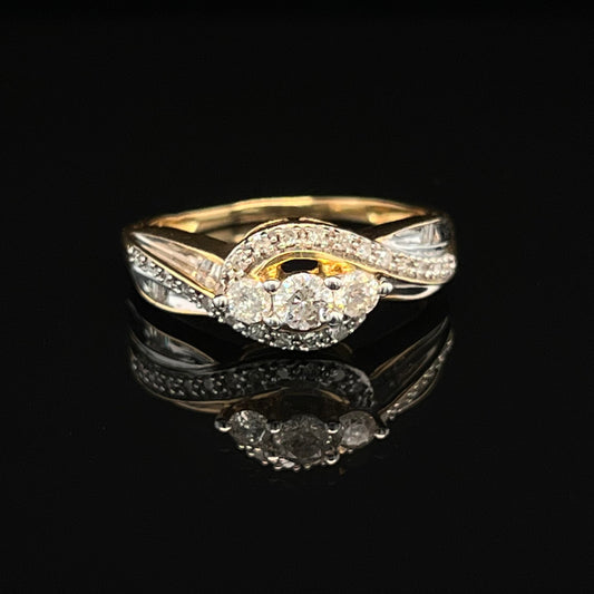 10 kt Yellow Gold Attractive 3 Diamonds Ring