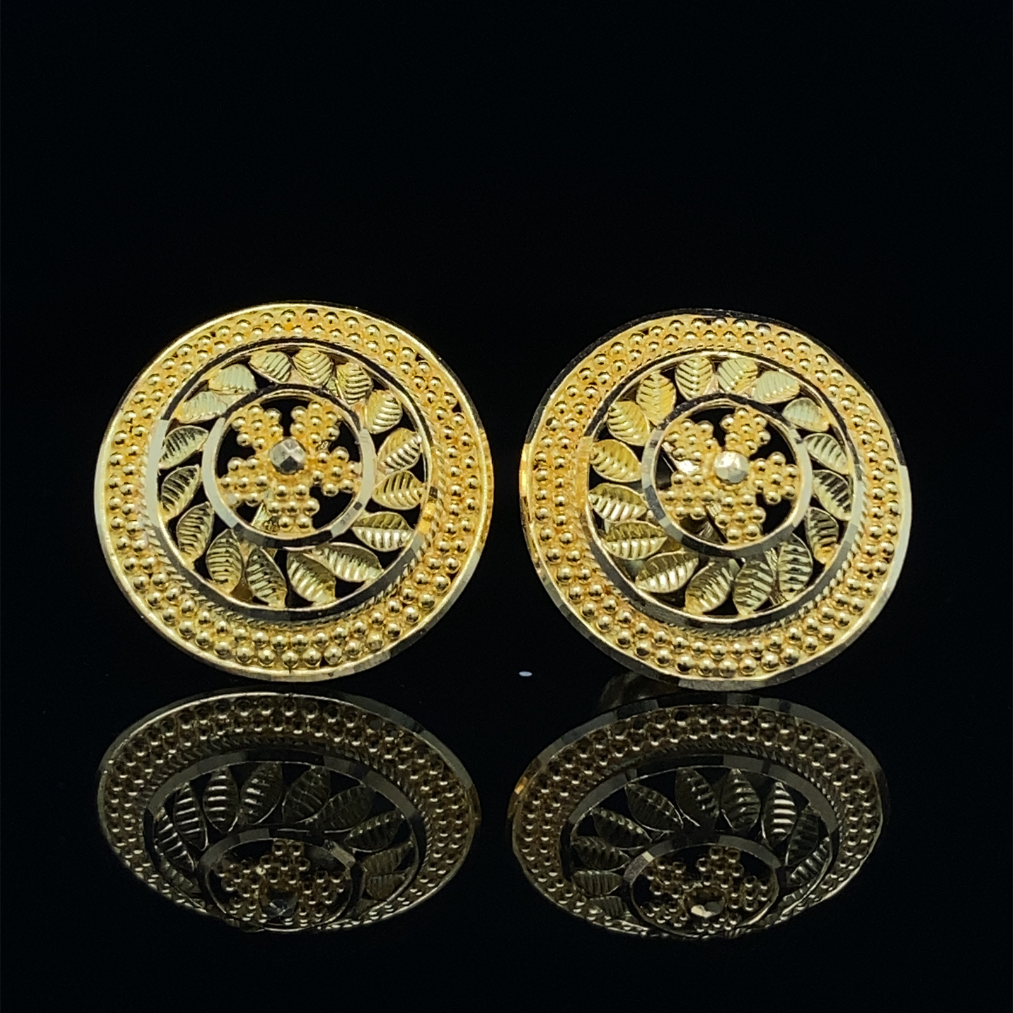 22KT Round Gold Earring with Leaves